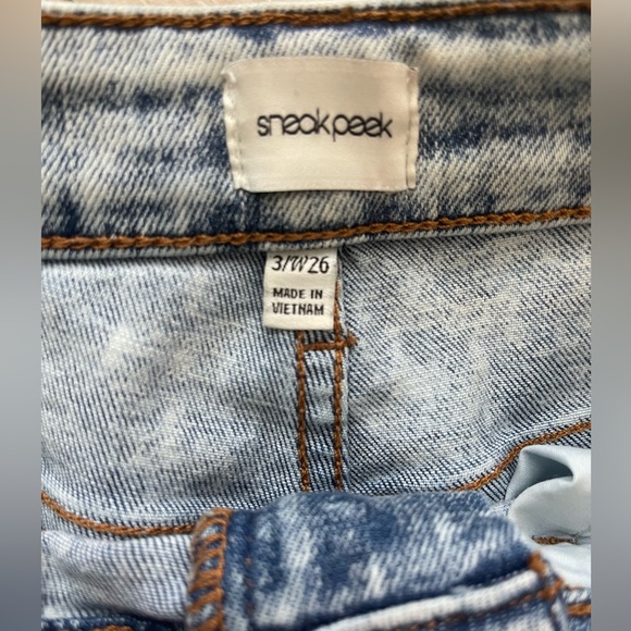 Sneak Peek Jeans - Picture 4 of 7